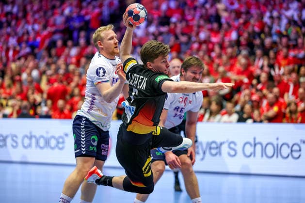 24 01 2026, Handball, Men s EHF EURO 2026, Germany Norway, Jyske Bank Boxen in Herning, Denmark, Main Round Nils Lichtlein Germany 03 throws the ball on goal Denmark