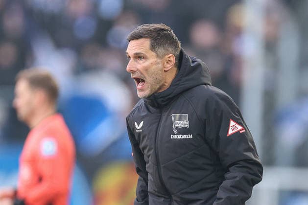 Leitl Stefan Hertha BSC, Head Coach bruelling on the sideline and cheering on his players, Karlsruher SC vs Hertha BSC, 2 Bundesliga, Matchday 19, 2025 2026, 24 01 2026, DFL REGULATES PROHIBIT ANY USE OF PHOTOGRAPHS AS IMAGE SEQUENCES AND OR QUASI VIDEO, Karlsruher SC vs Hertha BSC, 2 Bundesliga, Matchday 19, 2025 2026, 24 01 2026 Karlsruhe Copyright: xEibner-Pressefoto JanxPrihodax EP_JPA