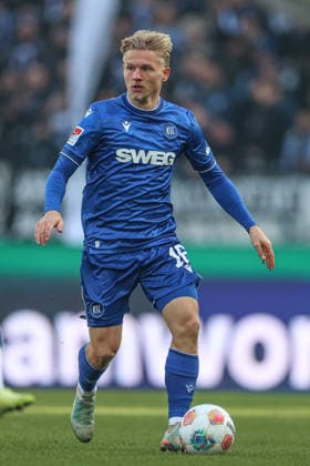Action on the ball Andreas Mueller Karlsruher SC, 16 , Karlsruher SC vs Hertha BSC, 2 Bundesliga, Matchday 19, 2025 2026, 24 01 2026, DFL REGULATES PROHIBIT ANY USE OF PHOTOGRAPHS AS IMAGE SEQUENCES AND OR QUASI VIDEO, Karlsruher SC vs Hertha BSC, 2 Bundesliga, Matchday 19, 2025 2026, 24 01 2026 Karlsruhe Copyright: xEibner-Pressefoto JanxPrihodax EP_JPA