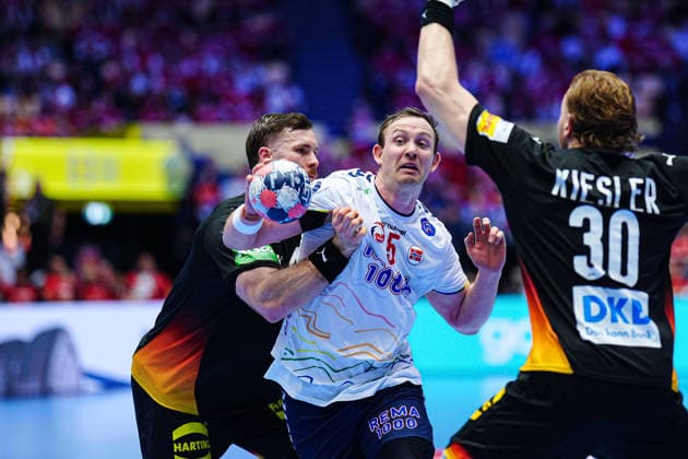 Johannes Golla Germany, 04 , Sander Sagosen Norway, 05 , Tom Kiesler Germany, 30 DEN, Germany vs Norway, Handball, EHF European Championship 2026, Main Round, Matchday 2, 24 01 2026 DEN, Germany vs Norway, Handball, EHF European Championship 2026, Main Round, Matchday 2, 24 01 2026 Herning Copyright: xEibner-Pressefoto MarcelxvonxFehrnx EP_MFN