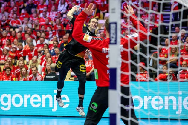 24 01 2026, Handball, Men s EHF EURO 2026, Germany Norway, Jyske Bank Boxen in Herning, Denmark, Main Round Juri Knorr Germany 15 throws the ball at the goal of Torbjorn Sittrup Bergerud Norway 30 Denmark