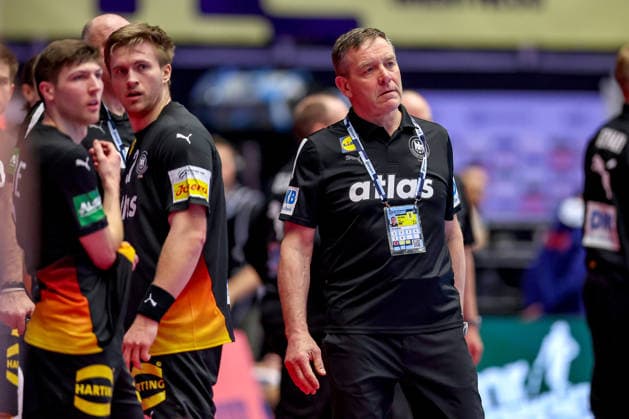 24 01 2026, Handball, Men s EHF EURO 2026, Germany Norway, Jyske Bank Boxen in Herning, Denmark, Main Round Headcoach Alfred Gislason Germany hc gesticulating on the sidelines disappointed disappointment Denmark