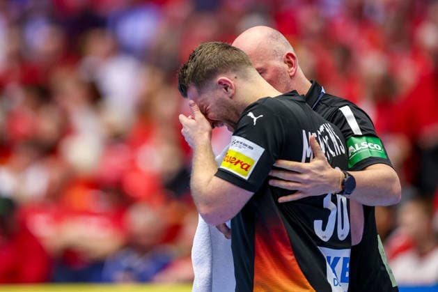 24 01 2026, Handball, Men s EHF EURO 2026, Germany Norway, Jyske Bank Boxing in Herning, Denmark, Main Round Lukas Mertens Germany 36 with pain in the face Denmark