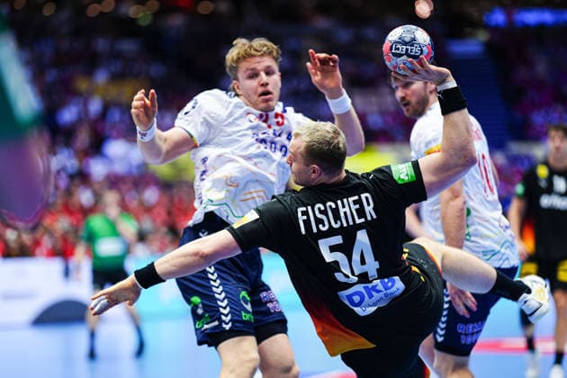 Throw Goal Justus Fischer Germany, 54 DEN, Germany vs Norway, Handball, EHF European Championship 2026, Main Round, Matchday 2, 24 01 2026 DEN, Germany vs Norway, Handball, EHF European Championship 2026, Main Round, Matchday 2, 24 01 2026 Herning Copyright: xEibner-Pressefoto MarcelxvonxFehrnx EP_MFN