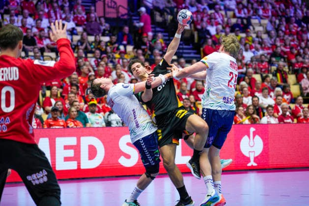 Handball European Championship 2026 Germany Norway Herning, Denmark 20260124 Germany s RenÄrs UÅ¡Äins duels with Sander Sagosen and Martin Hovde during the European Championship handball match between Germany and Norway at the Boxen arena in Herning Photo Stian Lysberg Solum NTB Herning Denmark EDITORIAL USE ONLY RESTRICTED USE FOR BETTING COMPANIES  Copyright: xStianxLysbergxSolumx xNTBx