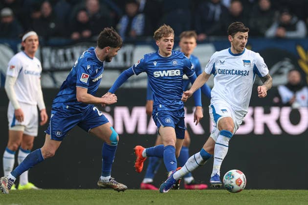 Kownacki Dawid Hertha BSC, 09 is followed by Meiko Waeschenbach Karlsruher SC, 21 and Lilian Egloff Karlsruher SC, 25 , Karlsruher SC vs Hertha BSC, 2 Bundesliga, 19 Matchday, 2025 2026, 24 01 2026, DFL REGULATES PROHIBIT ANY USE OF PHOTOGRAPHS AS IMAGE SEQUENCES AND OR QUASI VIDEO, Karlsruher SC vs Hertha BSC, 2 Bundesliga, 19 Matchday, 2025 2026, 24 01 2026 Karlsruhe Copyright: xEibner-Pressefoto JanxPrihodax EP_JPA