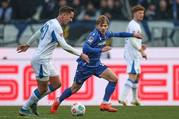 Meiko Waeschenbach Karlsruher SC, 21 in duel with Seguin Paul Hertha BSC, 30 , Karlsruher SC vs Hertha BSC, 2 Bundesliga, Matchday 19, 2025 2026, 24 01 2026, DFL REGULATES PROHIBIT ANY USE OF PHOTOGRAPHS AS IMAGE SEQUENCES AND OR QUASI VIDEO, Karlsruher SC vs Hertha BSC, 2 Bundesliga, Matchday 19, 2025 2026, 24 01 2026 Karlsruhe Copyright: xEibner-Pressefoto JanxPrihodax EP_JPA