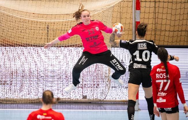 HANDBALL EHF EUROPEAN LEAGUE WOMEN 2025 2026 THC CS MINAUR BAIA MARE FOR EDITORIAL PURPOSES ONLY p 24 01 2026 Bad Langensalza Handball EHF European League Women 2025 2026 Salza Halle Thuringian HC CS Minaur Baia Mare in photo Goalkeeper Laura Kuske 11 Thuringian HC in duel with Jessica Quintino Ribeiro 10 CS Minaur Baia Mare Germany Thuringia Bad Langensalza Copyright SaschaxFromm Copyright: SaschaxFromm doc849zbjkqnyu1ihwv3slq ,EDITORIAL USE ONLY Copyright: SaschaxFromm
