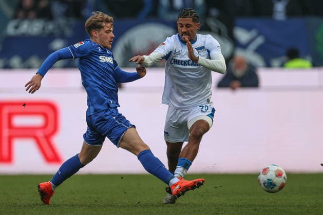 Meiko Waeschenbach Karlsruher SC, 21 in duel with Dudziak Jeremy Hertha BSC, 28 , Karlsruher SC vs Hertha BSC, 2 Bundesliga, Matchday 19, 2025 2026, 24 01 2026, DFL REGULATIONS PROHIBIT ANY USE OF PHOTOGRAPHS AS IMAGE SEQUENCES AND OR QUASI VIDEO, Karlsruher SC vs Hertha BSC, 2 Bundesliga, Matchday 19, 2025 2026, 24 01 2026 Karlsruhe Copyright: xEibner-Pressefoto JanxPrihodax EP_JPA