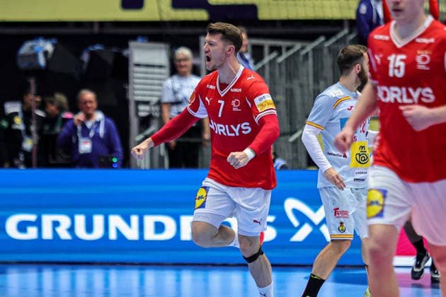 7Jakobsen, Emil in action Match between SPAIN VS DENMARK valid for Men s EHF EURO 2026 at Jyske Bank Boxen in Herning on 24 January 2026. Herning Jyske Bank Boxen Herning Denmark Copyright: xIMAGOx xPRIMExSPORTSxIMAGESx xANGELOxMOREIRAx