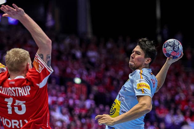 10Dujshebaev, Alex in action Match between SPAIN VS DENMARK valid for Men s EHF EURO 2026 at Jyske Bank Boxen in Herning on 24 January 2026. Herning Jyske Bank Boxen Herning Denmark Copyright: xIMAGOx xPRIMExSPORTSxIMAGESx xANGELOxMOREIRAx