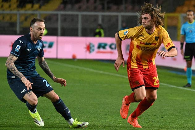 Gallo Antonino (Us Lecce) against Manuel Lazzari (SS Lazio) during US Lecce vs SS Lazio, Italian soccer Serie A match in Lecce, Italy, January 24 2026  Copyright: xPasqualexGolia IPAxSportx xipa-agency.netx xx IPA_70515336 IPA_Agency_IPA70515336