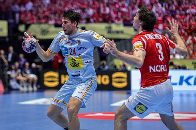 24Dujshebaev, Daniel in action Match between SPAIN VS DENMARK valid for Men s EHF EURO 2026 at Jyske Bank Boxen in Herning on 24 January 2026. Herning Jyske Bank Boxen Herning Denmark Copyright: xIMAGOx xPRIMExSPORTSxIMAGESx xANGELOxMOREIRAx