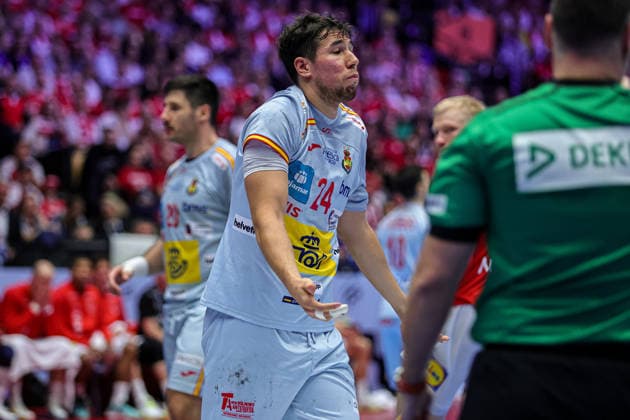 24Dujshebaev, Daniel in action Match between SPAIN VS DENMARK valid for Men s EHF EURO 2026 at Jyske Bank Boxen in Herning on 24 January 2026. Herning Jyske Bank Boxen Herning Denmark Copyright: xIMAGOx xPRIMExSPORTSxIMAGESx xANGELOxMOREIRAx