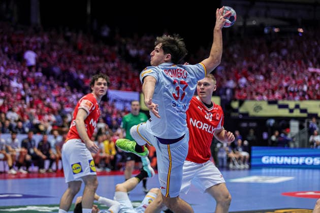 37Romero, Victor in action Match between SPAIN VS DENMARK valid for Men s EHF EURO 2026 at Jyske Bank Boxen in Herning on 24 January 2026. Herning Jyske Bank Boxen Herning Denmark Copyright: xIMAGOx xPRIMExSPORTSxIMAGESx xANGELOxMOREIRAx