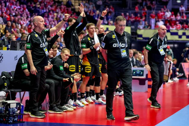 24 01 2026, Handball, Men s EHF EURO 2026, Germany Norway, Jyske Bank Boxen in Herning, Denmark, Main Round Headcoach Alfred Gislason Germany hc gesticulating on the sidelines Denmark