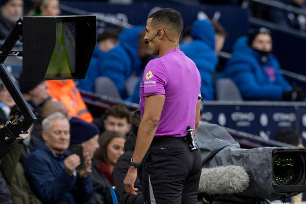 Manchester City v Wolverhampton Wanderers - Premier League Referee Farai Hallam officiates during the Premier League match between Manchester City and Wolverhampton Wanderers at the Etihad Stadium in Manchester, England, on January 24, 2026. Manchester Manchester United, ManU Kingdom  Copyright: xMIxNewsx originalFilename:fletcher-manchest260123_npGto.jpg