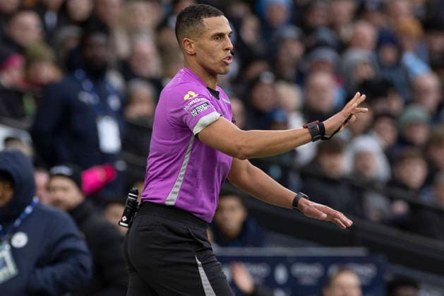 Manchester City v Wolverhampton Wanderers - Premier League Referee Farai Hallam officiates during the Premier League match between Manchester City and Wolverhampton Wanderers at the Etihad Stadium in Manchester, England, on January 24, 2026. Manchester Manchester United, ManU Kingdom  Copyright: xMIxNewsx originalFilename:fletcher-manchest260123_npRHD.jpg