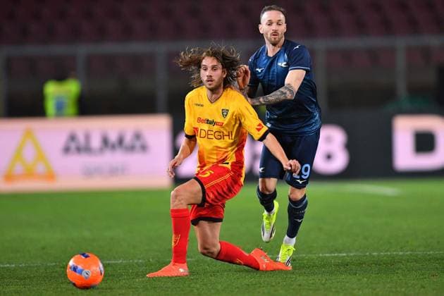 Lecce s Left back Antonino Gallo (25 US Lecce) and Lazio s Right-back Manuel Lazzari (29 SS Lazio) in action during the Serie A Enilive soccer matchday 22 between US Lecce and SS Lazio at the Via del Mare Stadium in Lecce, Italy, Saturday, January 24, 2026. (Credit Image: Giovanni Evangelista LaPresse)  Copyright: xGiovannixEvangelista LaPressex
