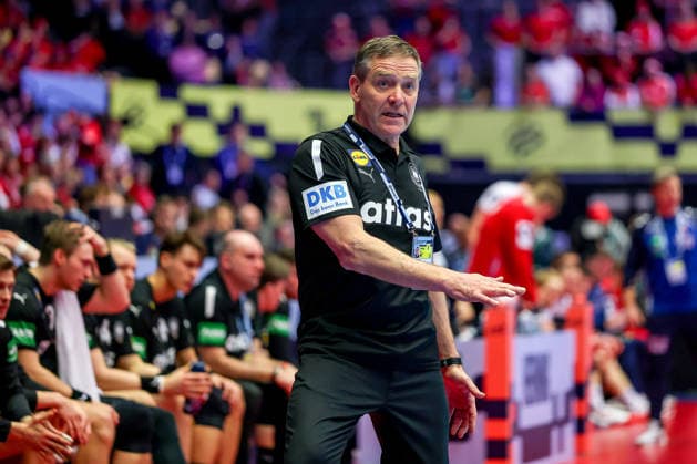 24 01 2026, Handball, Men s EHF EURO 2026, Germany Norway, Jyske Bank Boxen in Herning, Denmark, Main Round Headcoach Alfred Gislason Germany hc gesticulating on the sidelines Denmark