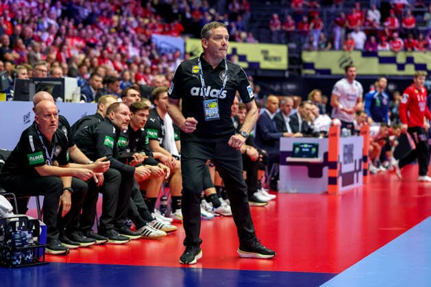 24 01 2026, Handball, Men s EHF EURO 2026, Germany Norway, Jyske Bank Boxen in Herning, Denmark, Main Round Headcoach Alfred Gislason Germany hc gesticulating on the sidelines Denmark