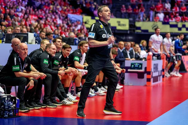 24 01 2026, Handball, Men s EHF EURO 2026, Germany Norway, Jyske Bank Boxen in Herning, Denmark, Main Round Headcoach Alfred Gislason Germany hc gesticulating on the sidelines Denmark