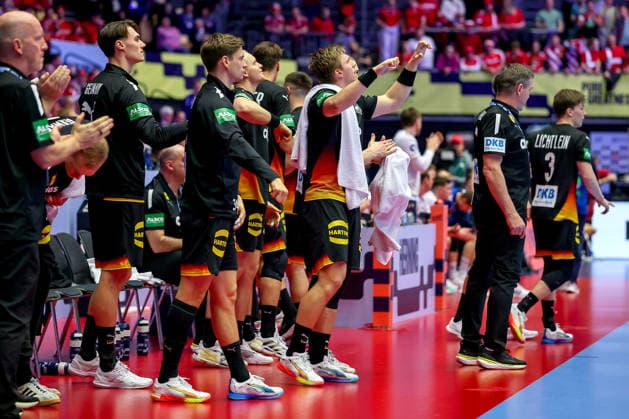 24 01 2026, Handball, Men s EHF EURO 2026, Germany Norway, Jyske Bank Boxen in Herning, Denmark, Main Round cheers at the Bank of Germany Denmark