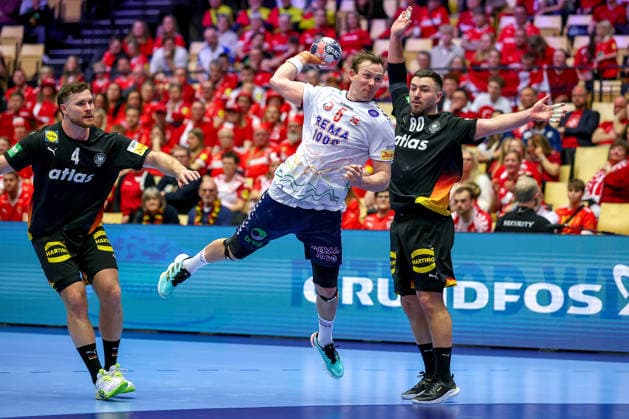 24 01 2026, Handball, Men s EHF EURO 2026, Germany Norway, Jyske Bank Boxen in Herning, Denmark, Main Round Sander Sagosen Norway 05 throws past Johannes Golla Germany 04 Jannik Kohlbacher Germany 80 the ball on goal Denmark