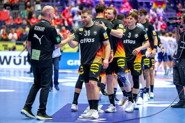 24 01 2026, Handball, Men s EHF EURO 2026, Germany Norway, Jyske Bank Boxen in Herning, Denmark, Main Round Final celebration after the German victory against Norway Lukas Mertens Germany 36 Tom Kiesler Germany 30 Nils Lichtlein Germany 03 Denmark