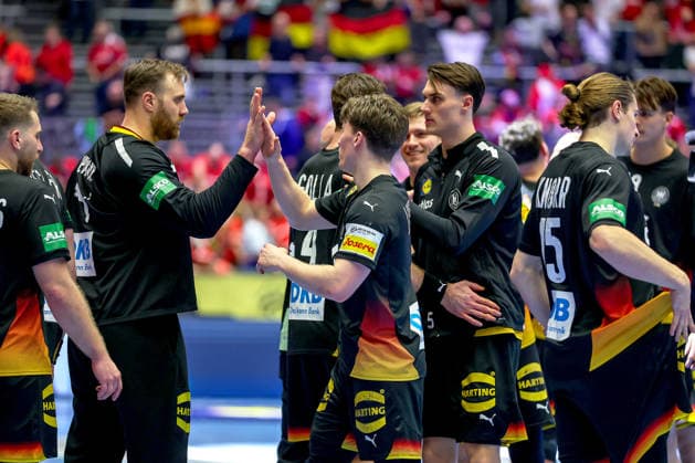 24 01 2026, Handball, Men s EHF EURO 2026, Germany Norway, Jyske Bank Boxen in Herning, Denmark, Main Round Final celebration after the German victory against Norway Andreas Wolff Germany 33 Nils Lichtlein Germany 03 Miro Schluroff Germany 05 Denmark