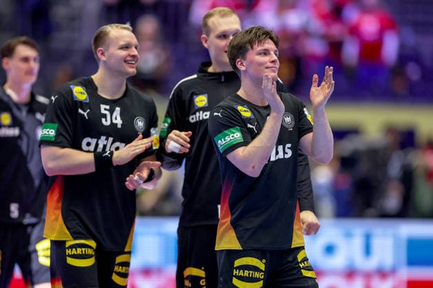 24 01 2026, Handball, Men s EHF EURO 2026, Germany Norway, Jyske Bank Boxing in Herning, Denmark, Main Round Final celebration after the German victory against Norway Justus Fischer Germany 54 David Späth Germany 01 Nils Lichtlein Germany 03 Denmark