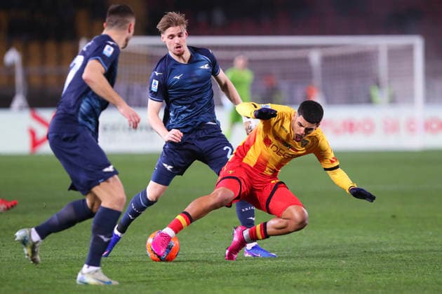 Kenneth Taylor SS Lazio in action on Danilo Veiga of US Lecce during the serie A match between US Lecce and SS Lazio at Ettore Giardiniero - Via del Mare stadium in Lecce (Italy), January 24, 2026. massimilianoxcarnabuci