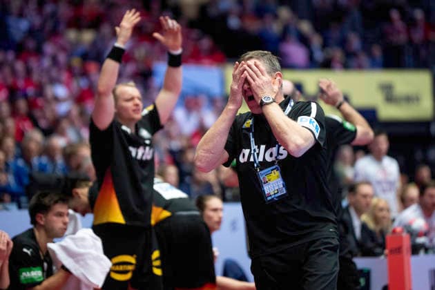 European Men s Handball Championship Germany Norway Germany s national coach Alfred Gislason reacts during the men s handball match between Germany and Norway in EHF Euro 2026 group B at Jyske Bank Boxen in Herning, Saturday, January 24, 2026 Photo Bo Amstrup Ritzau Scanpix , Herning Denmark Mors  Copyright: BoxAmrstrupx xRitzauxScanpix BoxAmstrupx spdk20260124-223526-L