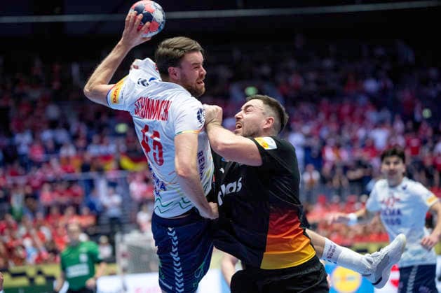 Men s European Handball Championship Germany Norway Norway s Simen Schoenningsen in action with Germany s Jannik Kohlbacher during the men s handball match between Germany and Norway in the EHF Euro 2026 group B at Jyske Bank Boxen in Herning, Saturday, January 24, 2026 Photo Bo Amstrup Ritzau Scanpix , Herning Denmark Mors  Copyright: BoxAmrstrupx xRitzauxScanpix BoxAmstrupx spdk20260124-222957-L