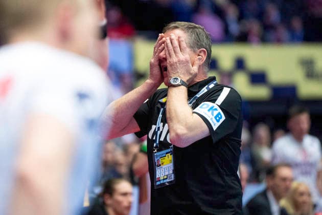 European Men s Handball Championship Germany Norway Germany s national coach Alfred Gislason reacts during the men s handball match between Germany and Norway in the EHF Euro 2026 group B at Jyske Bank Boxen in Herning, Saturday, January 24, 2026 Photo Bo Amstrup Ritzau Scanpix , Herning Denmark Mors  Copyright: BoxAmrstrupx xRitzauxScanpix BoxAmstrupx spdk20260124-223522-L