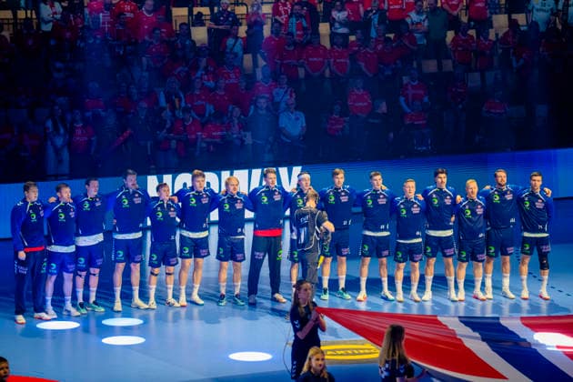 Handball European Championship 2026 Germany Norway Herning, Denmark 20260124 Handball players during the national anthem before the European Championship handball match between Germany and Norway in the Boxen arena in Herning Photo Stian Lysberg Solum NTB Herning Denmark EDITORIAL USE ONLY RESTRICTED USE FOR BETTING COMPANIES  Copyright: xStianxLysbergxSolumx xNTBx
