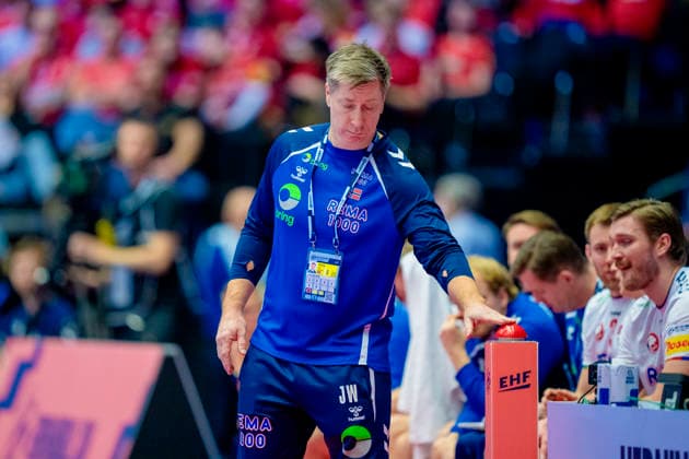 Handball European Championship 2026 Germany Norway Herning, Denmark 20260124 National team manager Jonas Wille presses the timeout button during the European Championship handball match between Germany and Norway at the Boxen arena in Herning Photo Stian Lysberg Solum NTB Herning Denmark EDITORIAL USE ONLY RESTRICTED USE FOR BETTING COMPANIES  Copyright: xStianxLysbergxSolumx xNTBx