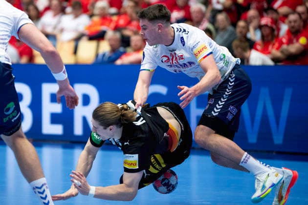 EM Men s Handball Germany Norway Norway s Patrick Anderson in action with Germany s Juri Knorr during the men s handball match between Germany and Norway in EHF Euro 2026 group B at Jyske Bank Boxen in Herning, Saturday, January 24, 2026 Photo Bo Amstrup Ritzau Scanpix , Herning Denmark Mors  Copyright: BoxAmrstrupx xRitzauxScanpix BoxAmstrupx spdk20260124-224946-L