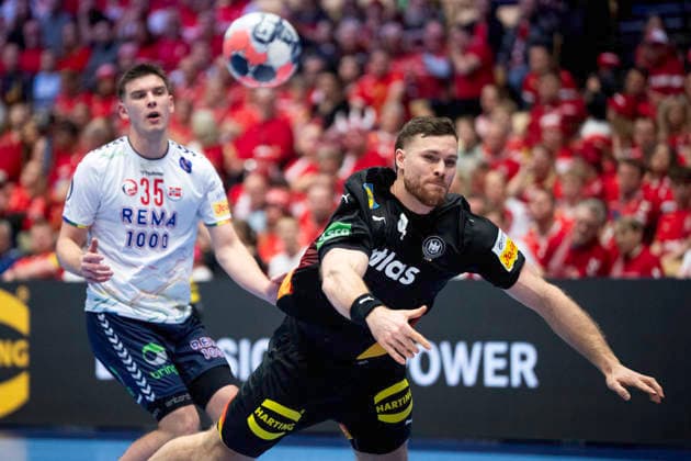 EM Men s Handball Germany Norway Germany s Johannes Golla in action with Norway s Patrick Anderson during the men s handball match between Germany and Norway in EHF Euro 2026 group B at Jyske Bank Boxen in Herning, Saturday, January 24, 2026 Photo Bo Amstrup Ritzau Scanpix , Herning Denmark Mors  Copyright: BoxAmrstrupx xRitzauxScanpix BoxAmstrupx spdk20260124-225043-L