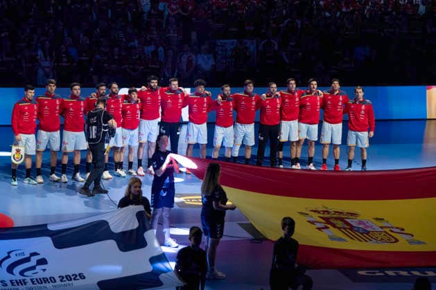 European Men s Handball Championship Denmark Spain The Spanish players during Spain s national anthem before the men s handball match between Denmark and Spain in EHF Euro 2026 group B at Jyske Bank Boxen in Herning, Saturday, January 24, 2026 Photo Bo Amstrup Ritzau Scanpix , Herning Denmark Mors  Copyright: BoxAmrstrupx xRitzauxScanpix BoxAmstrupx spdk20260124-230128-L