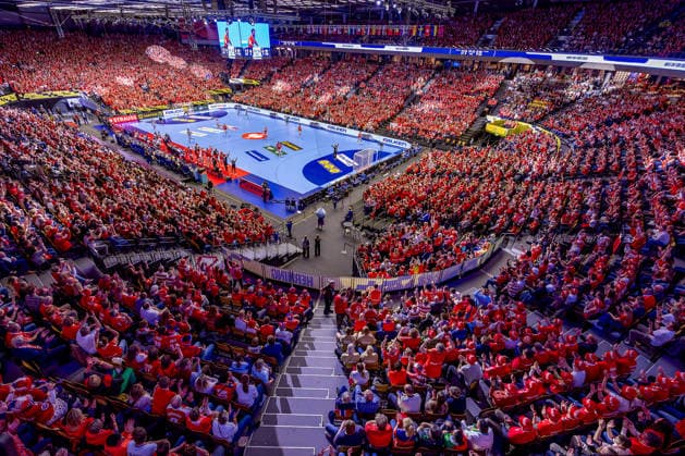 24 01 2026, Handball, Men s EHF EURO 2026, Denmark Spain, Jyske Bank Boxen in Herning, Denmark, Main Round overview photo overview spectators visitors pitch full handball fans spectator number location, venue interior view interior overview photo sports venue Denmark