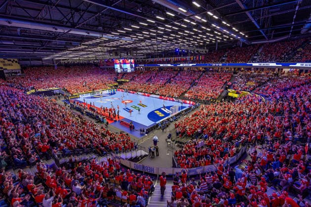 24 01 2026, Handball, Men s EHF EURO 2026, Denmark Spain, Jyske Bank Boxen in Herning, Denmark, Main Round overview photo overview spectators visitors pitch full handball fans spectator number location, venue interior view interior overview photo sports venue Denmark