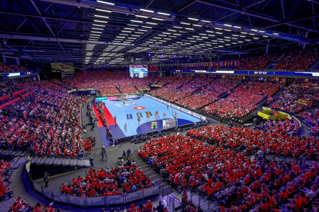 24 01 2026, Handball, Men s EHF EURO 2026, Denmark Spain, Jyske Bank Boxen in Herning, Denmark, Main Round overview photo overview spectators visitors pitch full handball fans spectator number location, venue interior view interior overview photo sports venue Denmark