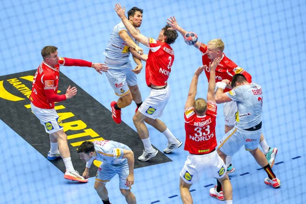 24 01 2026, Handball, Men s EHF EURO 2026, Denmark Spain, Jyske Bank Boxing in Herning, Denmark, Main Round Daniel Dujshebaev Dovichebaeva Espania 24 in a duel against Lasse Bredekjaer Andersson Denmark 28 Niclas Vest Kirkelokke Denmark 03 Emil Siersbaek Bergholt Denmark 33 Denmark