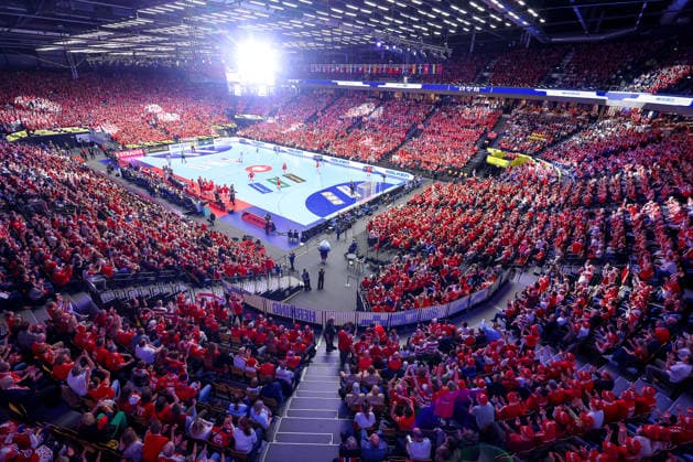 24 01 2026, Handball, Men s EHF EURO 2026, Denmark Spain, Jyske Bank Boxen in Herning, Denmark, Main Round overview photo overview spectators visitors pitch full handball fans spectator number location, venue interior view interior overview photo sports venue Denmark