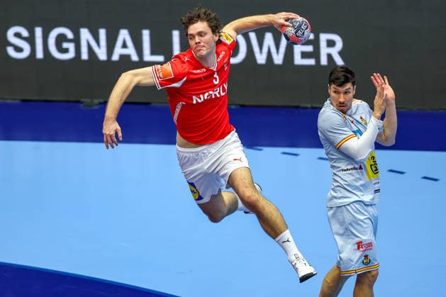 24 01 2026, Handball, Men s EHF EURO 2026, Denmark Spain, Jyske Bank Boxen in Herning, Denmark, Main Round Niclas Vest Kirkelokke Denmark 03 throws on goal Denmark