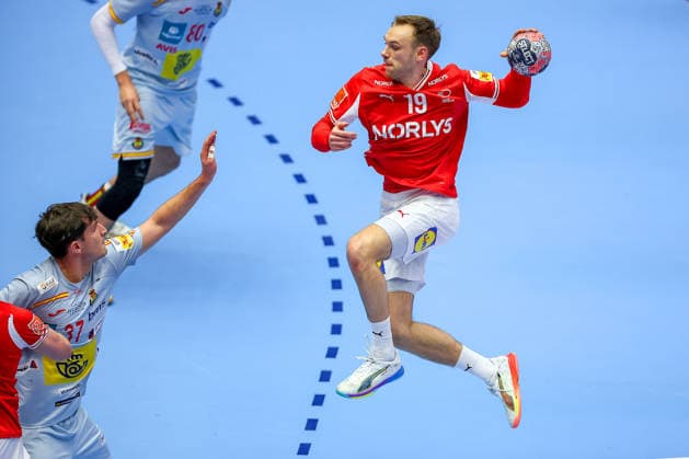 24 01 2026, Handball, Men s EHF EURO 2026, Denmark Spain, Jyske Bank Boxen in Herning, Denmark, Main Round Mathias Gidsel Denmark 19 throws on goal Denmark