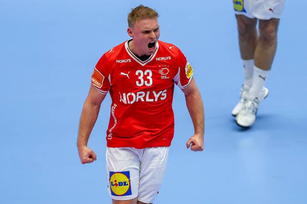 24 01 2026, Handball, Men s EHF EURO 2026, Denmark Spain, Jyske Bank Boxen in Herning, Denmark, Main Round Emil Siersbaek Bergholt Denmark 33 cheering Denmark