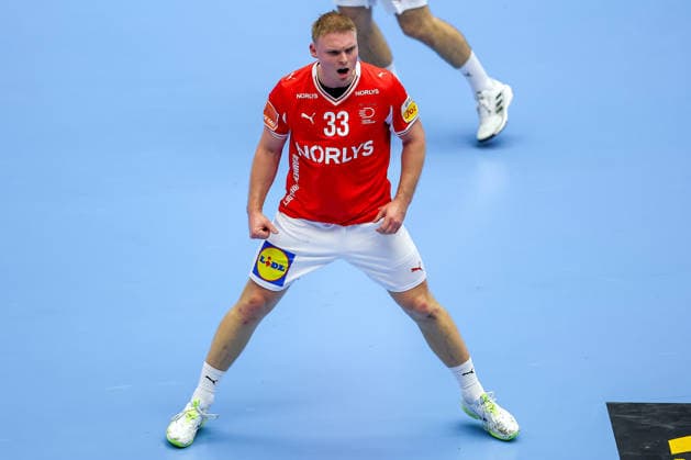 24 01 2026, Handball, Men s EHF EURO 2026, Denmark Spain, Jyske Bank Boxen in Herning, Denmark, Main Round Emil Siersbaek Bergholt Denmark 33 cheering Denmark