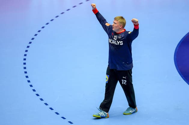 24 01 2026, Handball, Men s EHF EURO 2026, Denmark Spain, Jyske Bank Boxen in Herning, Denmark, Main Round Emil Nielsen Denmark 12 cheering Denmark